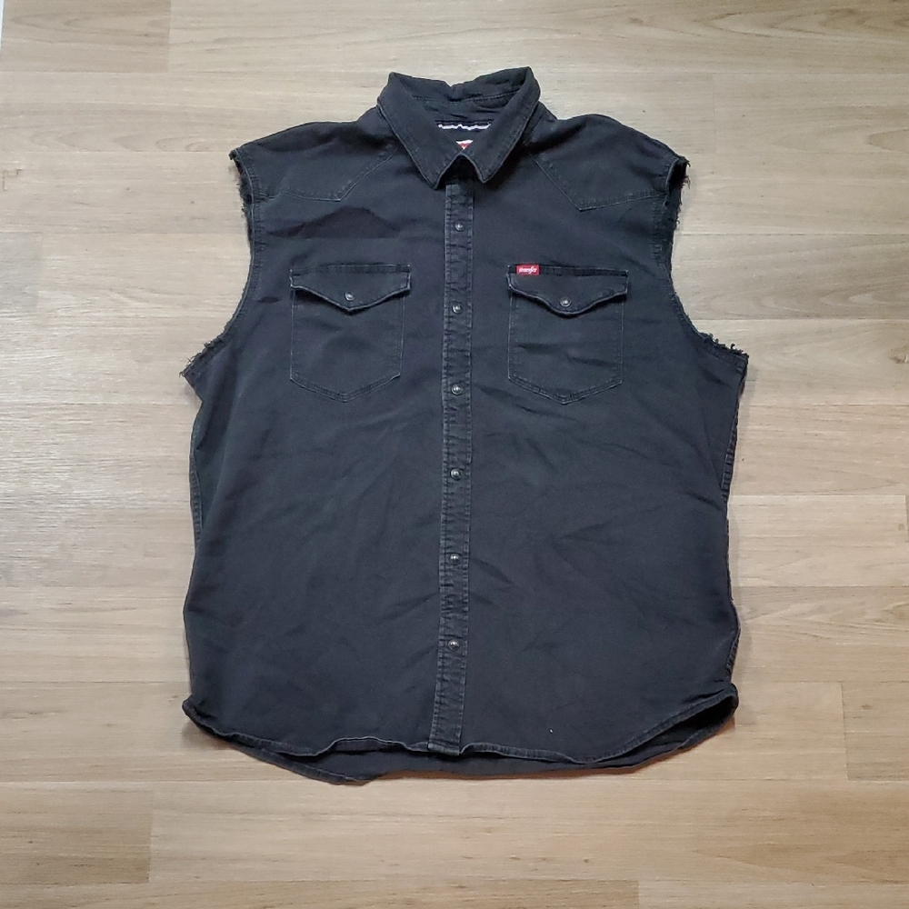 Wrangler Men's Black Sleeveless Button Down Shirt